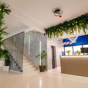 Hotel Roxy&Maryo- Restaurant -Terasa- Loc de joaca pentru copii -Parcare gratuita